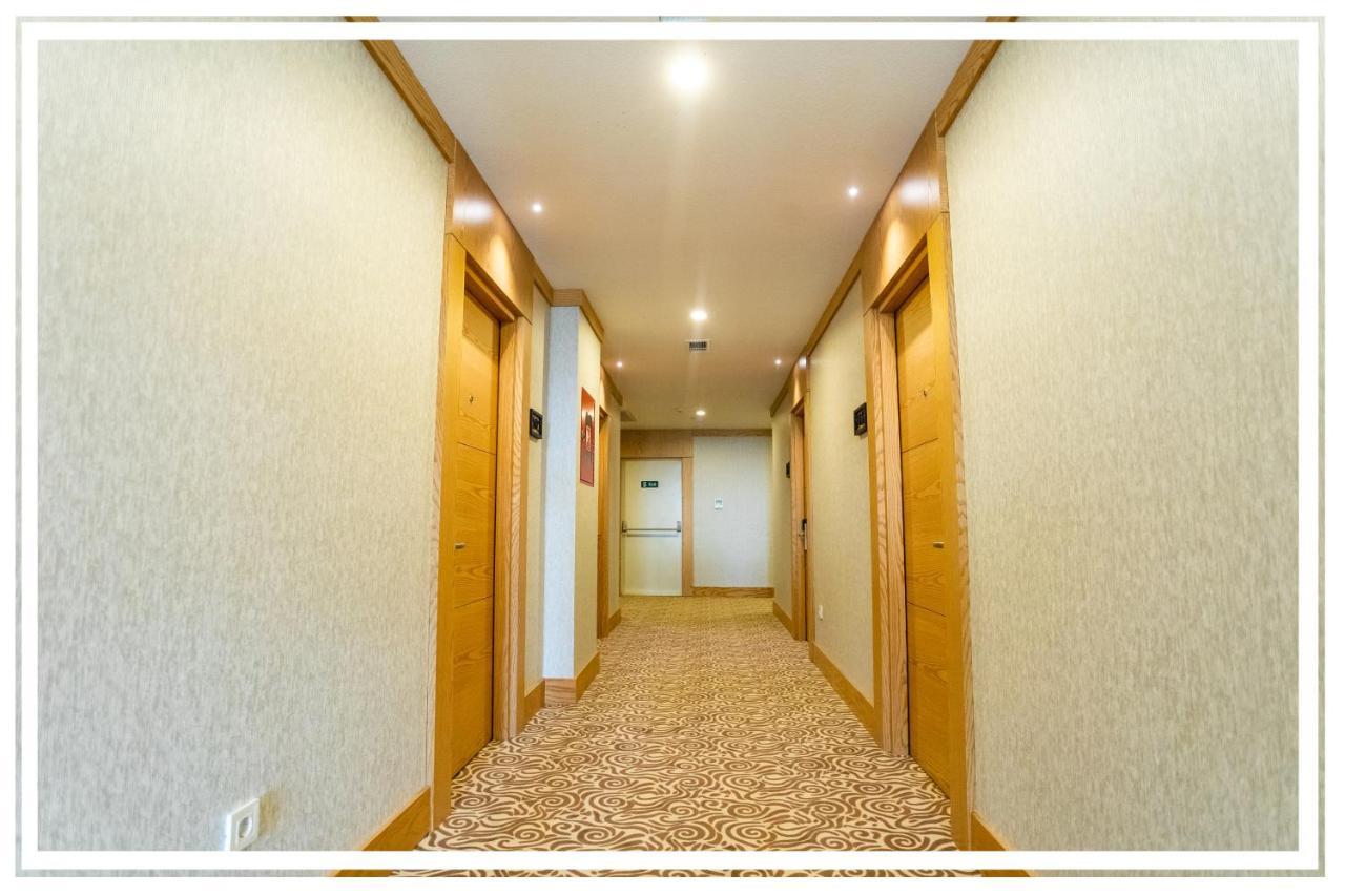 Premium Hotel Ganja Esterno foto